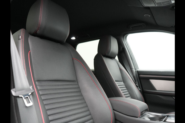 Land Rover Discovery Sport P300e Dynamic SE Plug In Hybrid 300pk Dealer O.H. PHEV | Adaptive Cruise | Meridian Sound | Camera | Lederen Sportstoelen Memory & Verwarmd | Apple Carplay | Keyless | Blis | Stuur Verwarmd | Navigatie | DAB | 20"L.M |