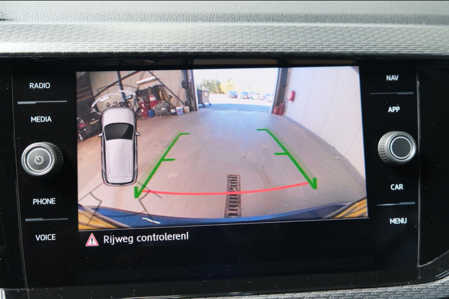 Volkswagen T-Cross 1.0 TSI 2x R-Line Automaat - N.A.P. Airco, Cruise, Navi, PDC, Camera.