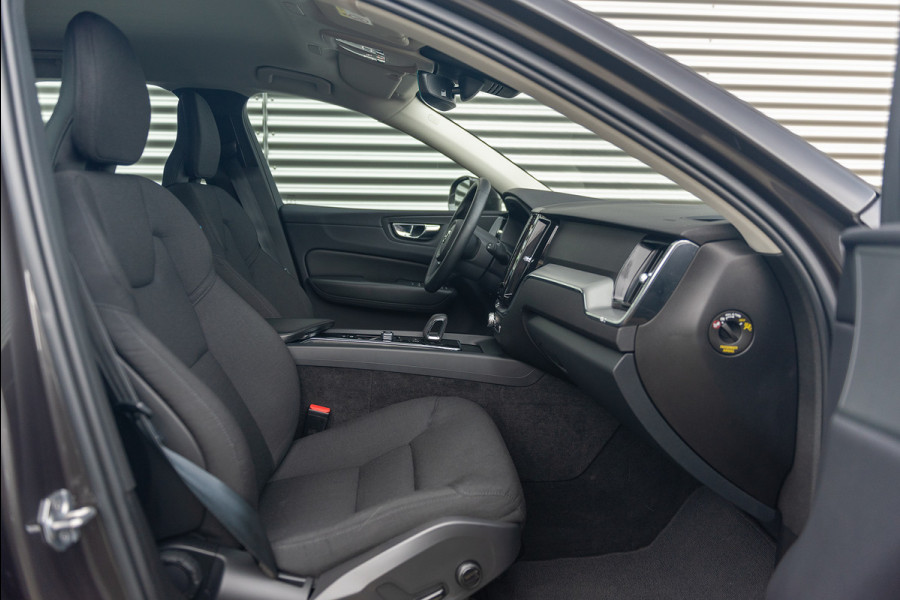 Volvo XC60 B4 Aut. Momentum Business ACC Stoelverwarming Blis 197pk