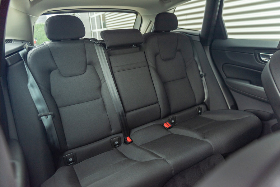 Volvo XC60 B4 Aut. Momentum Business ACC Stoelverwarming Blis 197pk