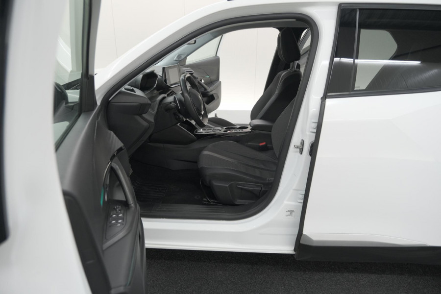 Peugeot 2008 PureTech 130 EAT8 Allure | Parkeersensoren | Navigatie | Apple Carplay | Climate Control
