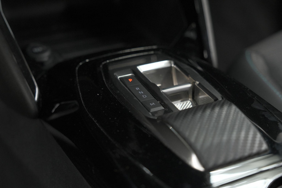 Peugeot 2008 PureTech 130 EAT8 Allure | Parkeersensoren | Navigatie | Apple Carplay | Climate Control