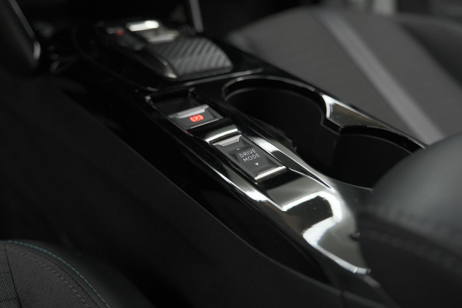 Peugeot 2008 PureTech 130 EAT8 Allure | Parkeersensoren | Navigatie | Apple Carplay | Climate Control