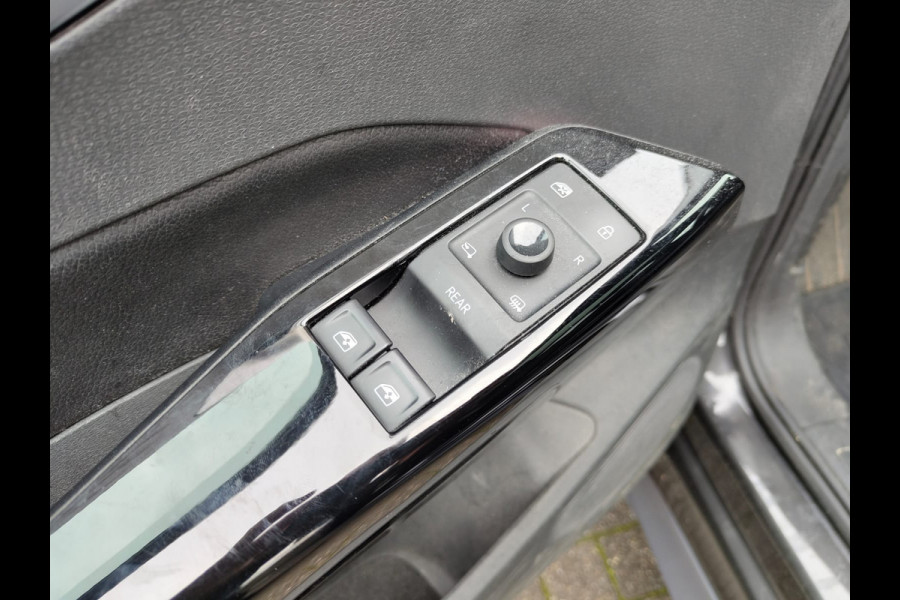 Volkswagen ID.3 First Max 58kWh Pano-dak Adap.Cruise Apple Carplay Android Camera PDC Ergo Active-Stoel Navi-Pro Ecc Stoel-Stuurverwarming Elek.Stoelen Lmv Privacy Glas Keyless Advanced Led-Achterlicht dynamisch Matrix Led Origineel Nederlandse Auto Zeer compleet Nieuwprijs €49.176,-