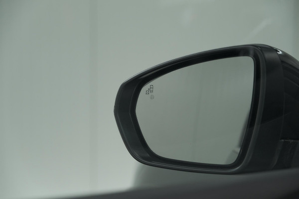 Peugeot 3008 1.6 e-THP 165 GT Line | Trekhaak | Panoramadak | Camera | Elektronische Kofferklep