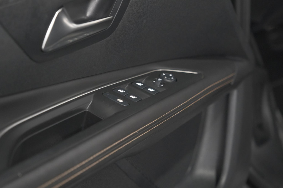 Peugeot 3008 1.6 e-THP 165 GT Line | Trekhaak | Panoramadak | Camera | Elektronische Kofferklep