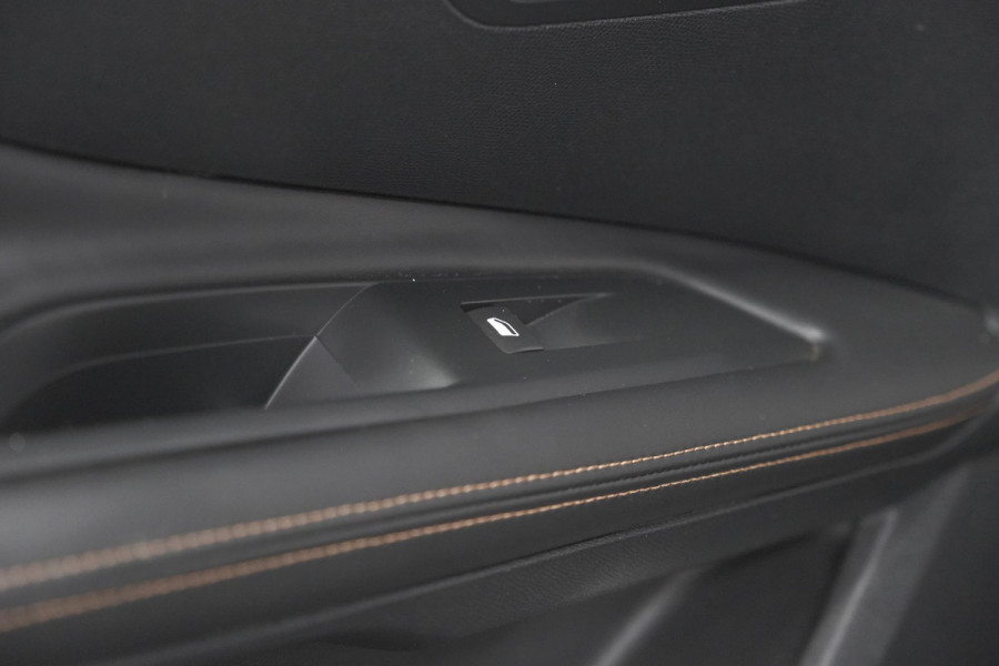 Peugeot 3008 1.6 e-THP 165 GT Line | Trekhaak | Panoramadak | Camera | Elektronische Kofferklep