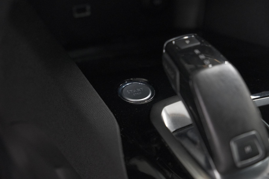 Peugeot 3008 1.6 e-THP 165 GT Line | Trekhaak | Panoramadak | Camera | Elektronische Kofferklep