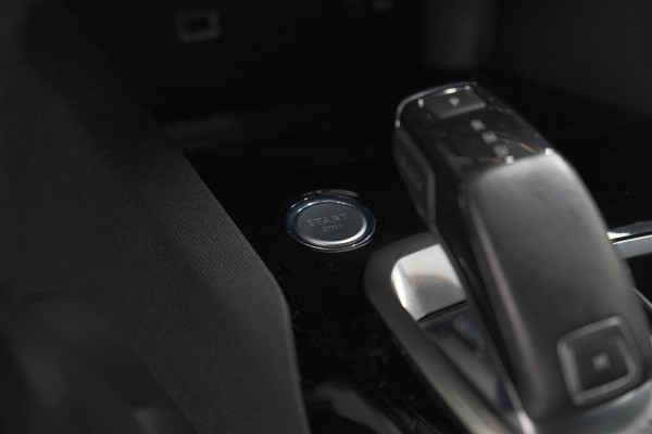 Peugeot 3008 1.6 e-THP 165 GT Line | Trekhaak | Panoramadak | Camera | Elektronische Kofferklep