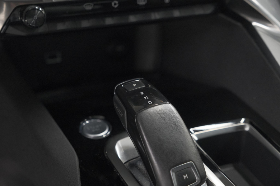 Peugeot 3008 1.6 e-THP 165 GT Line | Trekhaak | Panoramadak | Camera | Elektronische Kofferklep