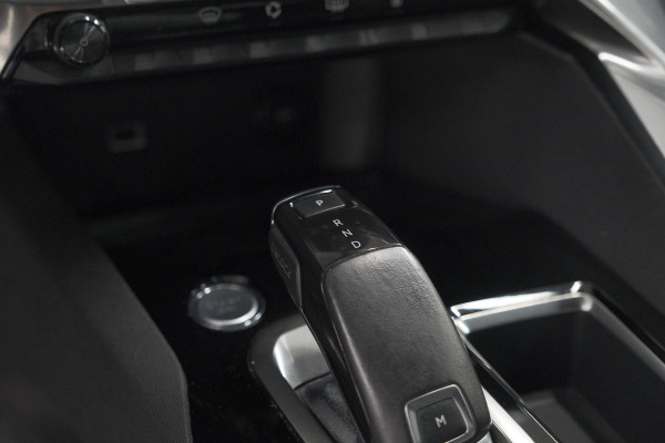 Peugeot 3008 1.6 e-THP 165 GT Line | Trekhaak | Panoramadak | Camera | Elektronische Kofferklep