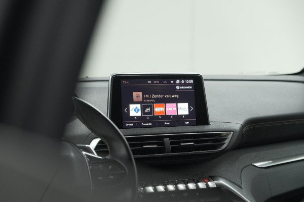 Peugeot 3008 1.6 e-THP 165 GT Line | Trekhaak | Panoramadak | Camera | Elektronische Kofferklep