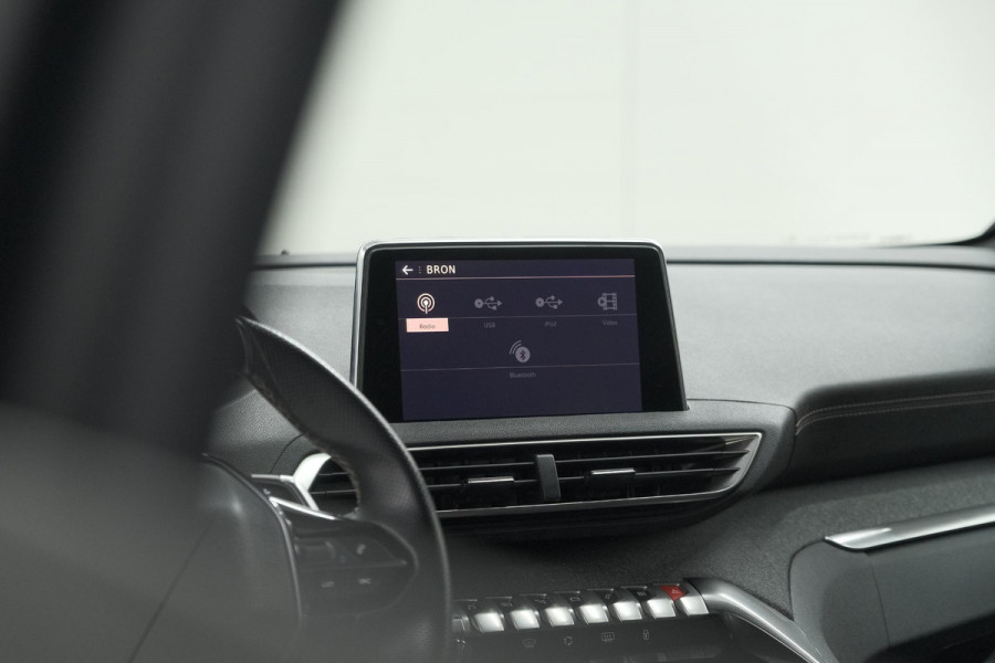 Peugeot 3008 1.6 e-THP 165 GT Line | Trekhaak | Panoramadak | Camera | Elektronische Kofferklep