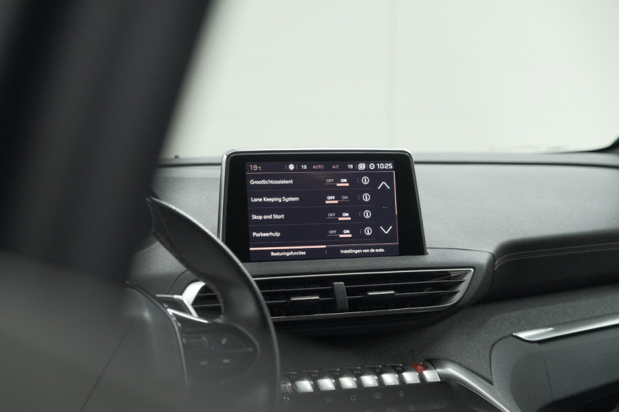 Peugeot 3008 1.6 e-THP 165 GT Line | Trekhaak | Panoramadak | Camera | Elektronische Kofferklep