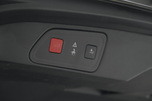 Peugeot 3008 1.6 e-THP 165 GT Line | Trekhaak | Panoramadak | Camera | Elektronische Kofferklep