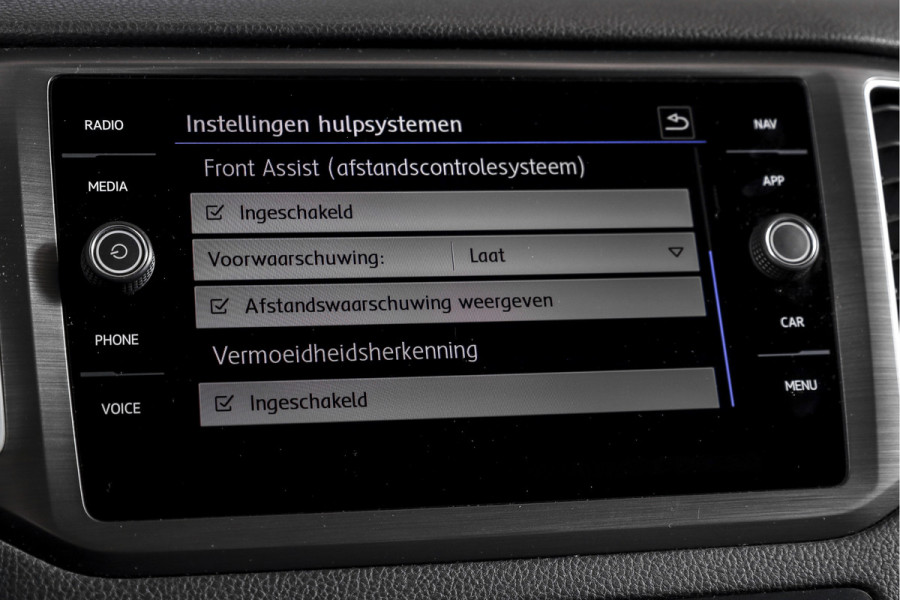 Volkswagen Golf Sportsvan 1.5 TSI ACT 130 PK Comfortline - Automaat | Adapt. Cruise | Stoelverw. | PDC | Camera | App.Connect + NAV. | ECC | DAB | Trekhaak | LM 16" |