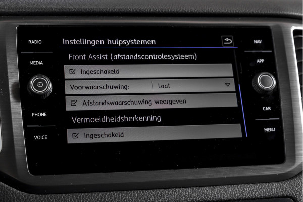 Volkswagen Golf Sportsvan 1.5 TSI ACT 130 PK Comfortline - Automaat | Adapt. Cruise | Stoelverw. | PDC | Camera | App.Connect + NAV. | ECC | DAB | Trekhaak | LM 16" |