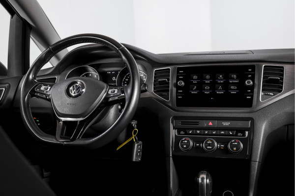 Volkswagen Golf Sportsvan 1.5 TSI ACT 130 PK Comfortline - Automaat | Adapt. Cruise | Stoelverw. | PDC | Camera | App.Connect + NAV. | ECC | DAB | Trekhaak | LM 16" |