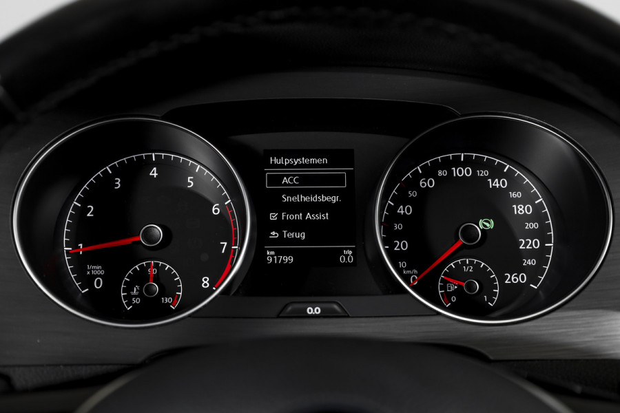 Volkswagen Golf Sportsvan 1.5 TSI ACT 130 PK Comfortline - Automaat | Adapt. Cruise | Stoelverw. | PDC | Camera | App.Connect + NAV. | ECC | DAB | Trekhaak | LM 16" |