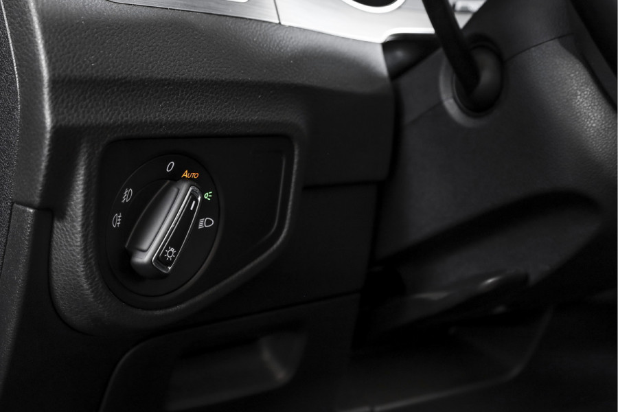 Volkswagen Golf Sportsvan 1.5 TSI ACT 130 PK Comfortline - Automaat | Adapt. Cruise | Stoelverw. | PDC | Camera | App.Connect + NAV. | ECC | DAB | Trekhaak | LM 16" |