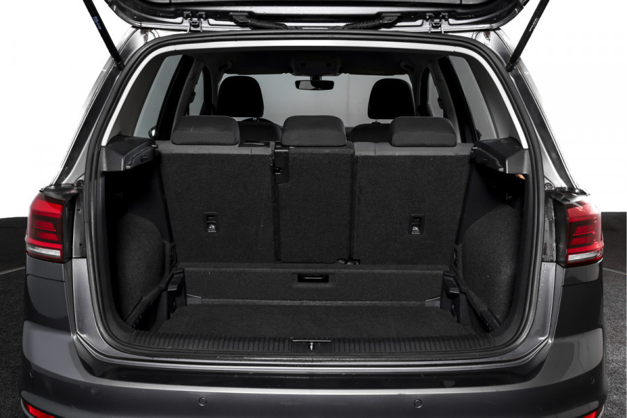 Volkswagen Golf Sportsvan 1.5 TSI ACT 130 PK Comfortline - Automaat | Adapt. Cruise | Stoelverw. | PDC | Camera | App.Connect + NAV. | ECC | DAB | Trekhaak | LM 16" |