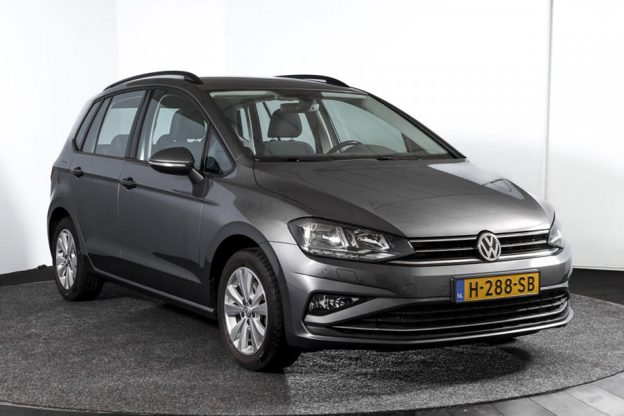 Volkswagen Golf Sportsvan 1.5 TSI ACT 130 PK Comfortline - Automaat | Adapt. Cruise | Stoelverw. | PDC | Camera | App.Connect + NAV. | ECC | DAB | Trekhaak | LM 16" |