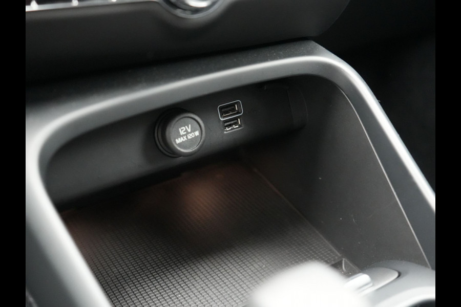 Volvo XC40 T5 Recharge Inscription Plug In Hybrid 262pk Dealer O.H. PHEV | 360 Camera | Sportstoelen Memory & Verwarmd | Stuurwiel Verwarmd | Apple Carplay | Keyless | 19"L.M | Virtual | Navigatie | DAB |