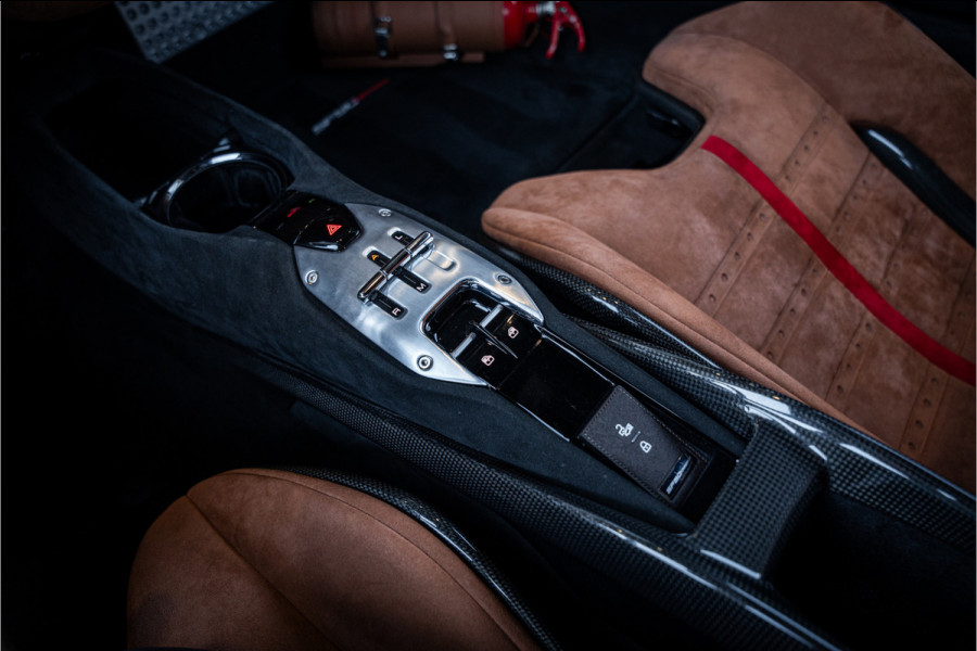 Ferrari SF90 Stradale 4.0 V8 Assetto Fiorano - Carbon | Alcantara | Carplay