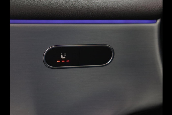 Mercedes-Benz A-Klasse 250e AMG Limited | Carplay | Stoelverwarming | Camera | Leder/Alcantara | Sfeerverlichting | Navigatie | Park Assist | Full LED | DAB | Widescreen | Climate control | PHEV | Plug In