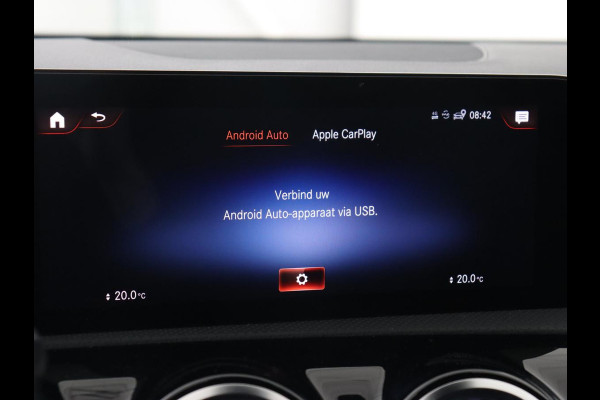 Mercedes-Benz A-Klasse 250e AMG Limited | Carplay | Stoelverwarming | Camera | Leder/Alcantara | Sfeerverlichting | Navigatie | Park Assist | Full LED | DAB | Widescreen | Climate control | PHEV | Plug In