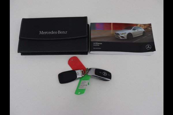 Mercedes-Benz A-Klasse 250e AMG Limited | Carplay | Stoelverwarming | Camera | Leder/Alcantara | Sfeerverlichting | Navigatie | Park Assist | Full LED | DAB | Widescreen | Climate control | PHEV | Plug In