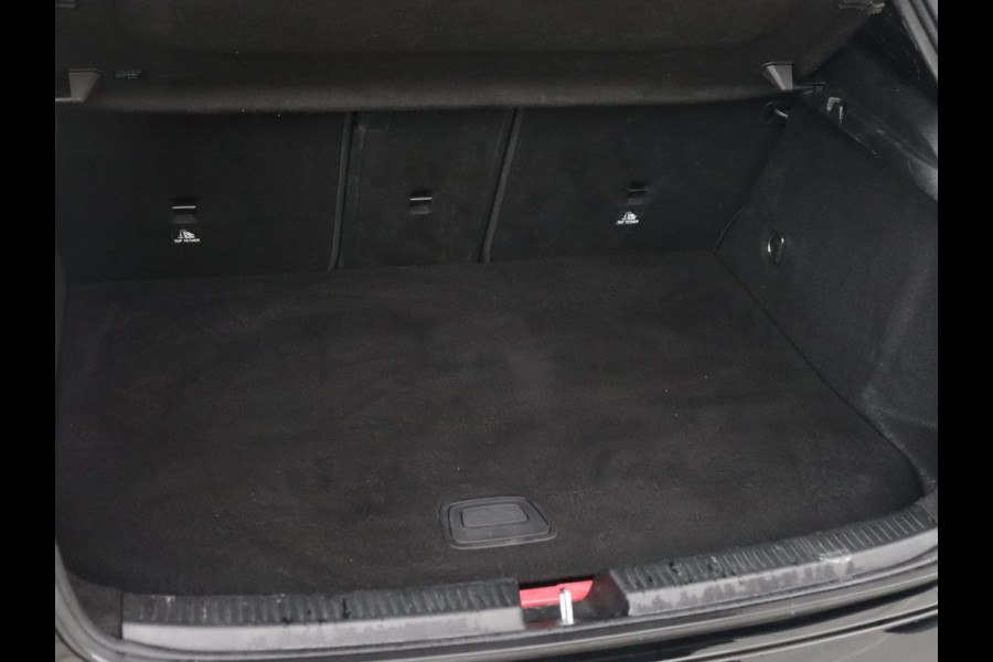 Mercedes-Benz A-Klasse 250e AMG Limited | Carplay | Stoelverwarming | Camera | Leder/Alcantara | Sfeerverlichting | Navigatie | Park Assist | Full LED | DAB | Widescreen | Climate control | PHEV | Plug In