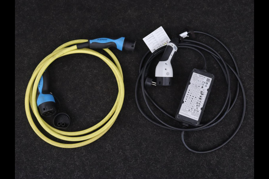 Mercedes-Benz A-Klasse 250e AMG Limited | Carplay | Stoelverwarming | Camera | Leder/Alcantara | Sfeerverlichting | Navigatie | Park Assist | Full LED | DAB | Widescreen | Climate control | PHEV | Plug In