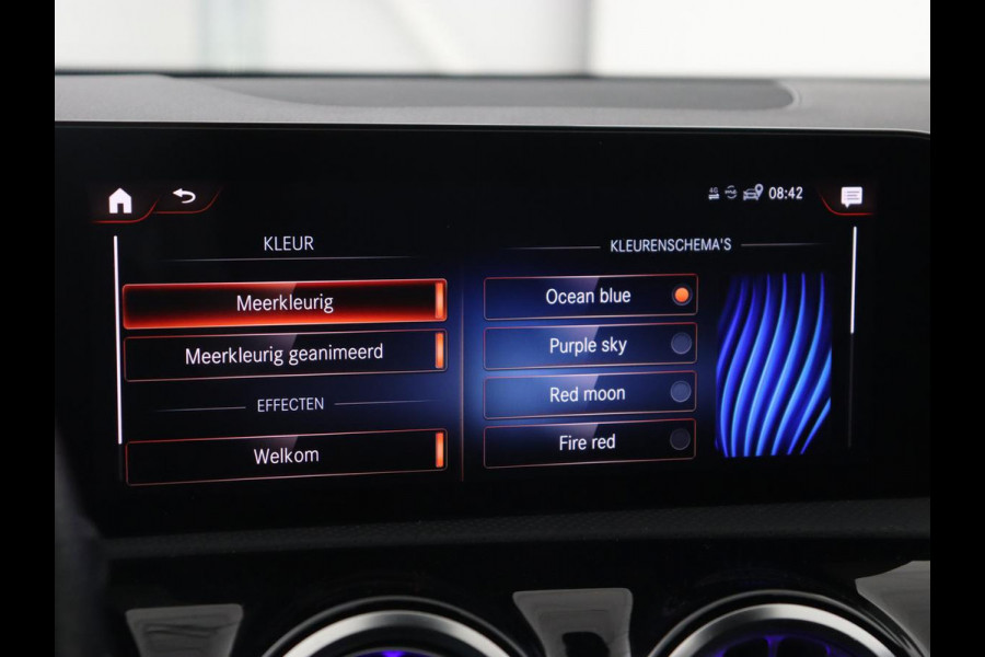 Mercedes-Benz A-Klasse 250e AMG Limited | Carplay | Stoelverwarming | Camera | Leder/Alcantara | Sfeerverlichting | Navigatie | Park Assist | Full LED | DAB | Widescreen | Climate control | PHEV | Plug In