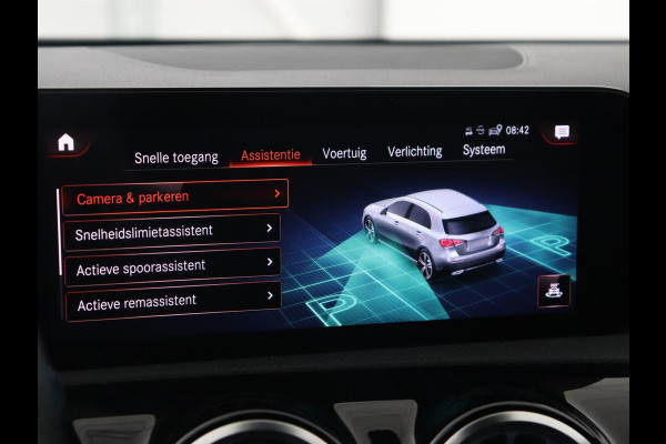 Mercedes-Benz A-Klasse 250e AMG Limited | Carplay | Stoelverwarming | Camera | Leder/Alcantara | Sfeerverlichting | Navigatie | Park Assist | Full LED | DAB | Widescreen | Climate control | PHEV | Plug In
