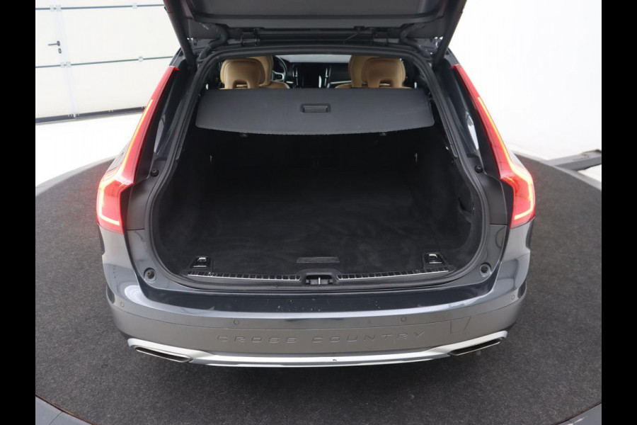 Volvo V90 Cross Country 2.0 T5 AWD | Leder | Trekhaak | Stoelverwarming | Adaptive cruise | Camera | Carplay | 19'' | Navigatie | DAB | Digital Cockpit