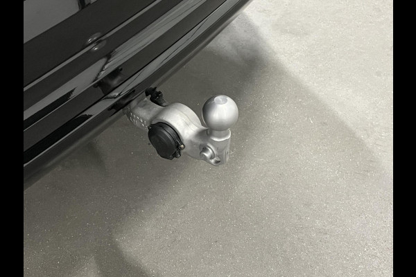 Volvo XC60 T8 Ultra Black Edition *455Pk* | Luchtvering | Open dak | Massage | Bowers & Wilkins | Trekhaak | Adapt. cruise control