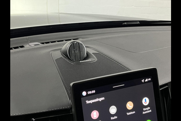 Volvo XC60 T8 Ultra Black Edition *455Pk* | Luchtvering | Open dak | Massage | Bowers & Wilkins | Trekhaak | Adapt. cruise control