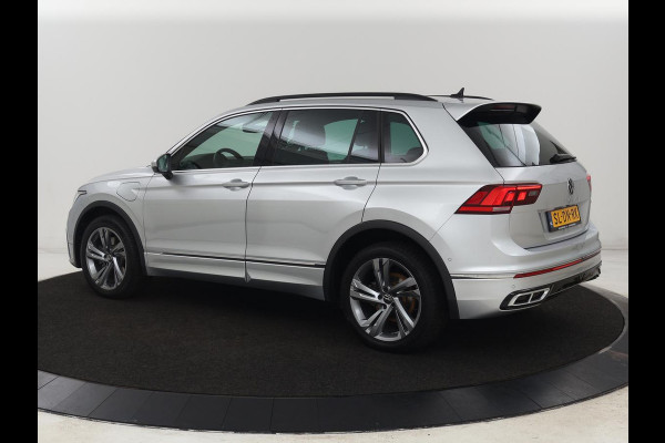 Volkswagen Tiguan 1.4 TSI eHybrid R Line | Matrix LED | Camera | Carplay | Adaptive cruise | 19'' | Navigatie | Park Assist | Virtual Cockpit | Climate control | DAB | Getint glas