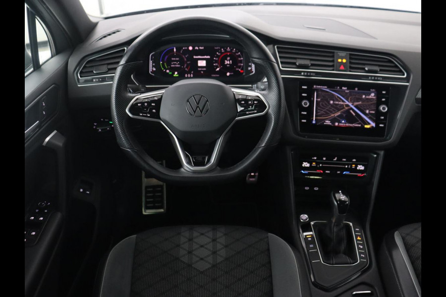 Volkswagen Tiguan 1.4 TSI eHybrid R Line | Matrix LED | Camera | Carplay | Adaptive cruise | 19'' | Navigatie | Park Assist | Virtual Cockpit | Climate control | DAB | Getint glas