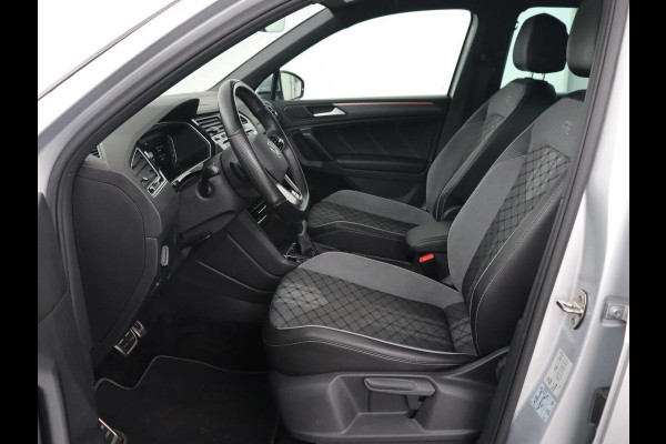 Volkswagen Tiguan 1.4 TSI eHybrid R Line | Matrix LED | Camera | Carplay | Adaptive cruise | 19'' | Navigatie | Park Assist | Virtual Cockpit | Climate control | DAB | Getint glas
