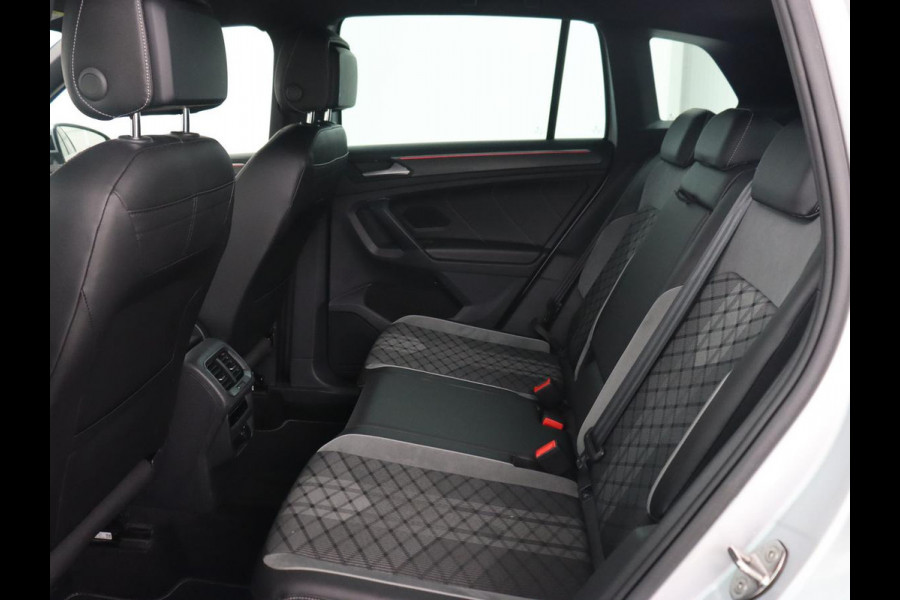 Volkswagen Tiguan 1.4 TSI eHybrid R Line | Matrix LED | Camera | Carplay | Adaptive cruise | 19'' | Navigatie | Park Assist | Virtual Cockpit | Climate control | DAB | Getint glas