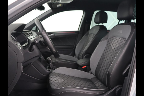 Volkswagen Tiguan 1.4 TSI eHybrid R Line | Matrix LED | Camera | Carplay | Adaptive cruise | 19'' | Navigatie | Park Assist | Virtual Cockpit | Climate control | DAB | Getint glas