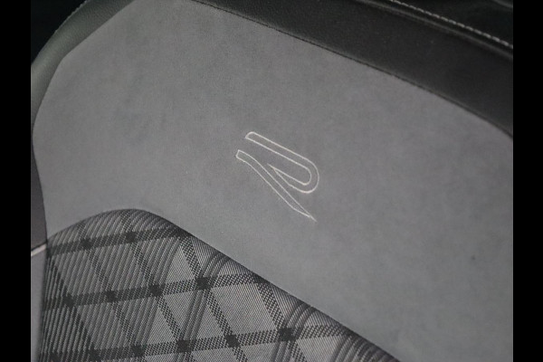 Volkswagen Tiguan 1.4 TSI eHybrid R Line | Matrix LED | Camera | Carplay | Adaptive cruise | 19'' | Navigatie | Park Assist | Virtual Cockpit | Climate control | DAB | Getint glas