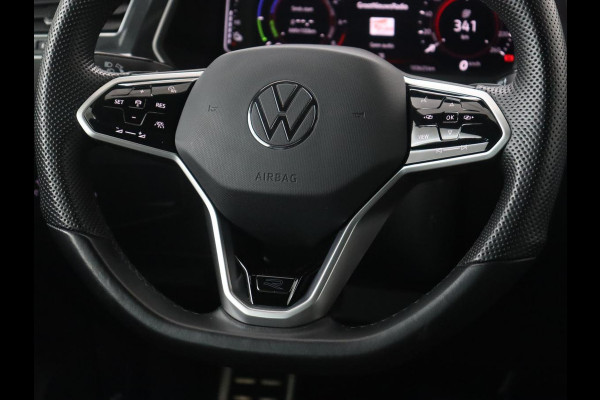 Volkswagen Tiguan 1.4 TSI eHybrid R Line | Matrix LED | Camera | Carplay | Adaptive cruise | 19'' | Navigatie | Park Assist | Virtual Cockpit | Climate control | DAB | Getint glas