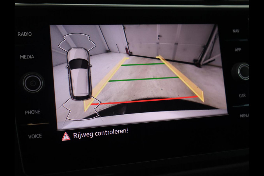 Volkswagen Tiguan 1.4 TSI eHybrid R Line | Matrix LED | Camera | Carplay | Adaptive cruise | 19'' | Navigatie | Park Assist | Virtual Cockpit | Climate control | DAB | Getint glas