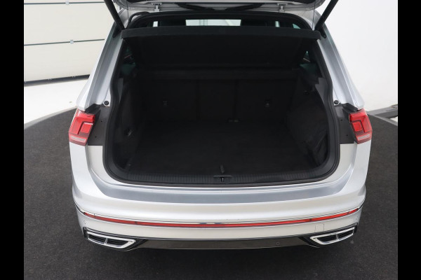 Volkswagen Tiguan 1.4 TSI eHybrid R Line | Matrix LED | Camera | Carplay | Adaptive cruise | 19'' | Navigatie | Park Assist | Virtual Cockpit | Climate control | DAB | Getint glas