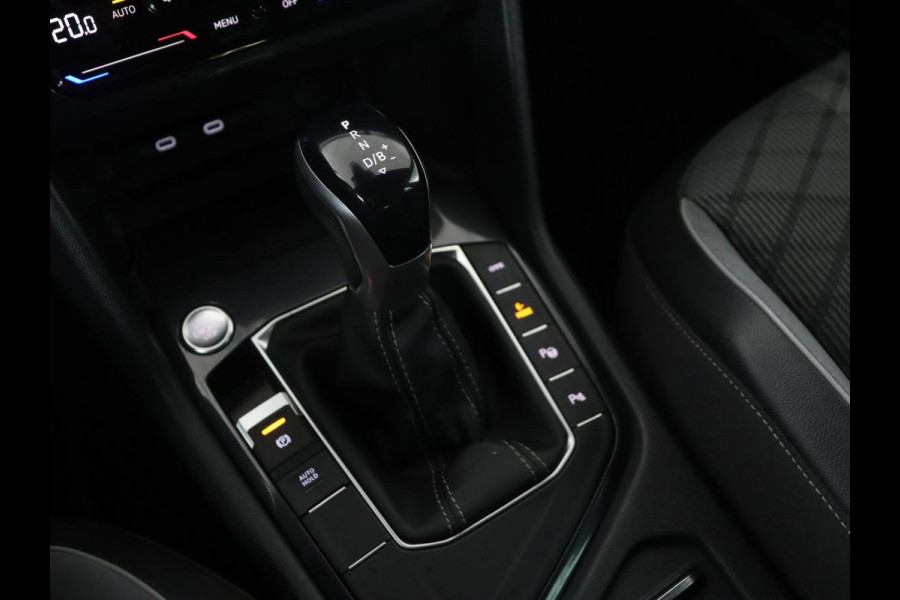 Volkswagen Tiguan 1.4 TSI eHybrid R Line | Matrix LED | Camera | Carplay | Adaptive cruise | 19'' | Navigatie | Park Assist | Virtual Cockpit | Climate control | DAB | Getint glas