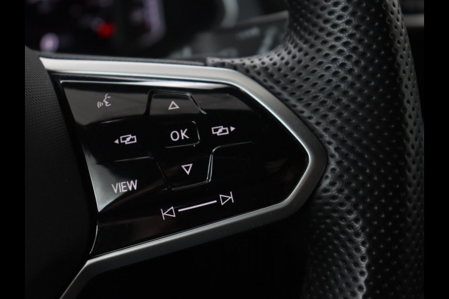 Volkswagen Tiguan 1.4 TSI eHybrid R Line | Matrix LED | Camera | Carplay | Adaptive cruise | 19'' | Navigatie | Park Assist | Virtual Cockpit | Climate control | DAB | Getint glas