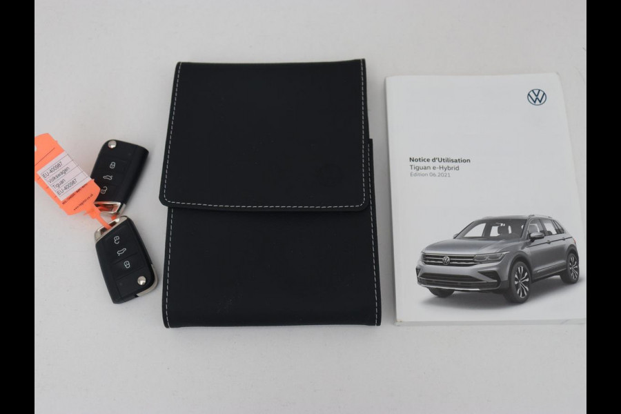 Volkswagen Tiguan 1.4 TSI eHybrid R Line | Matrix LED | Camera | Carplay | Adaptive cruise | 19'' | Navigatie | Park Assist | Virtual Cockpit | Climate control | DAB | Getint glas